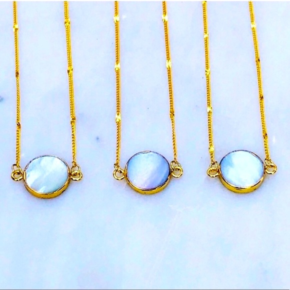 18K Gold Black Mother of Pearl Necklace - Picture 3 of 5